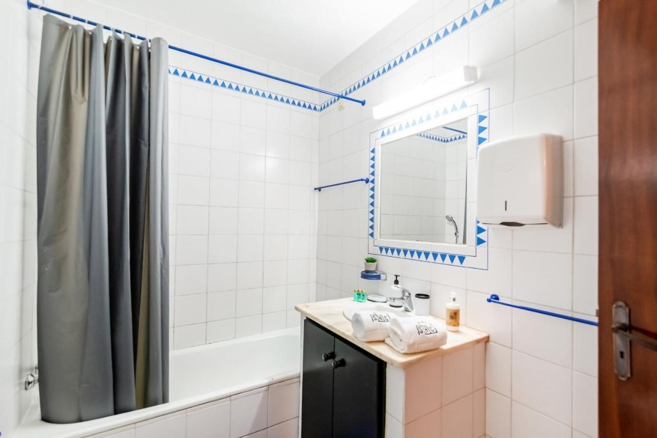 Apartment In Praia Da Rocha With A-C, Terrace In Portimão Eksteriør bilde